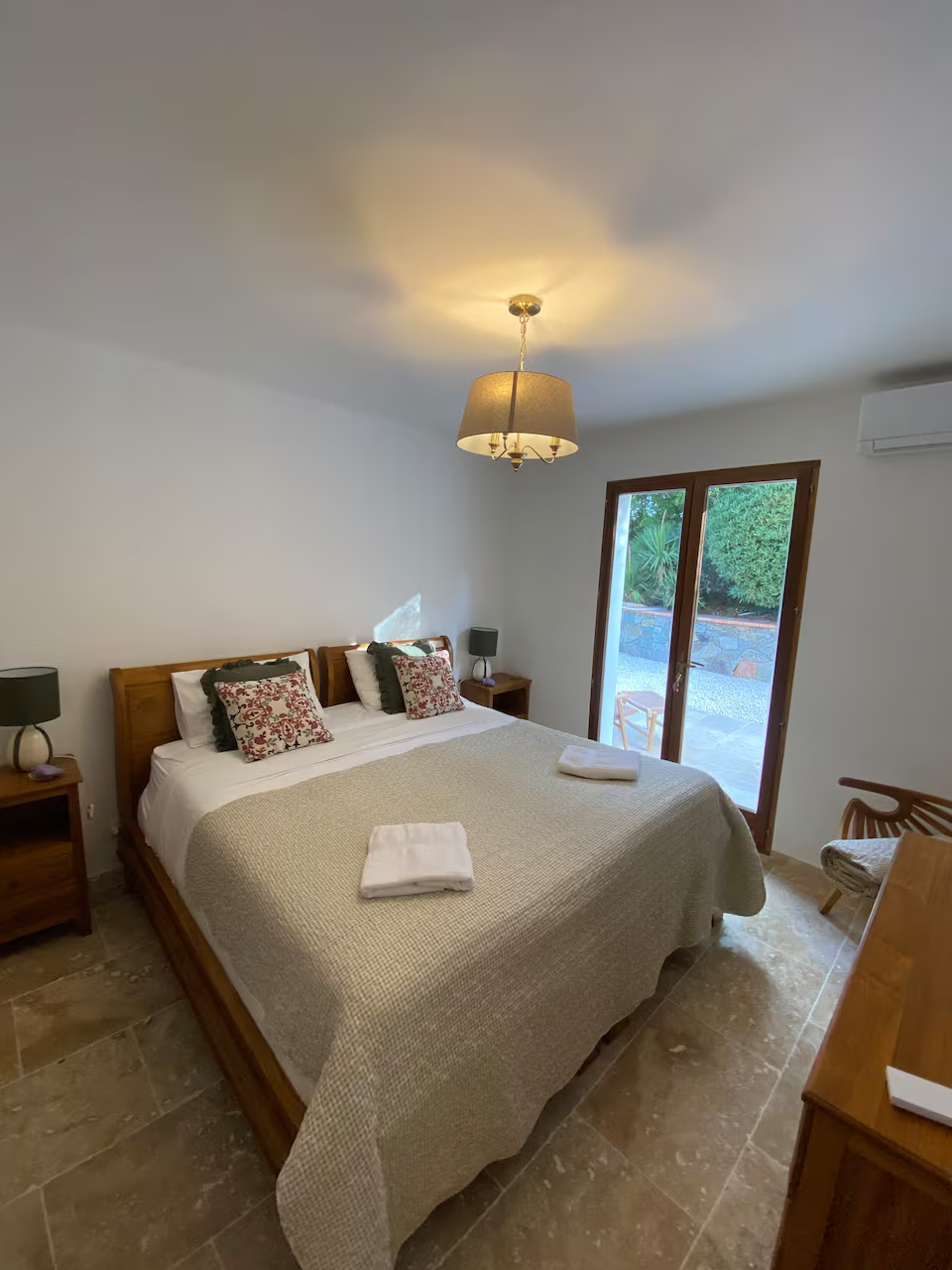 Bedrooms image 2