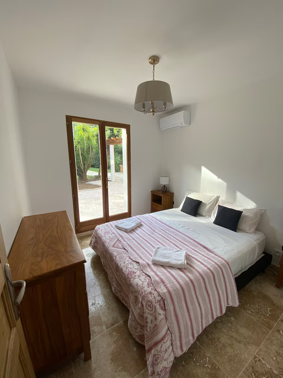 Bedrooms image 4