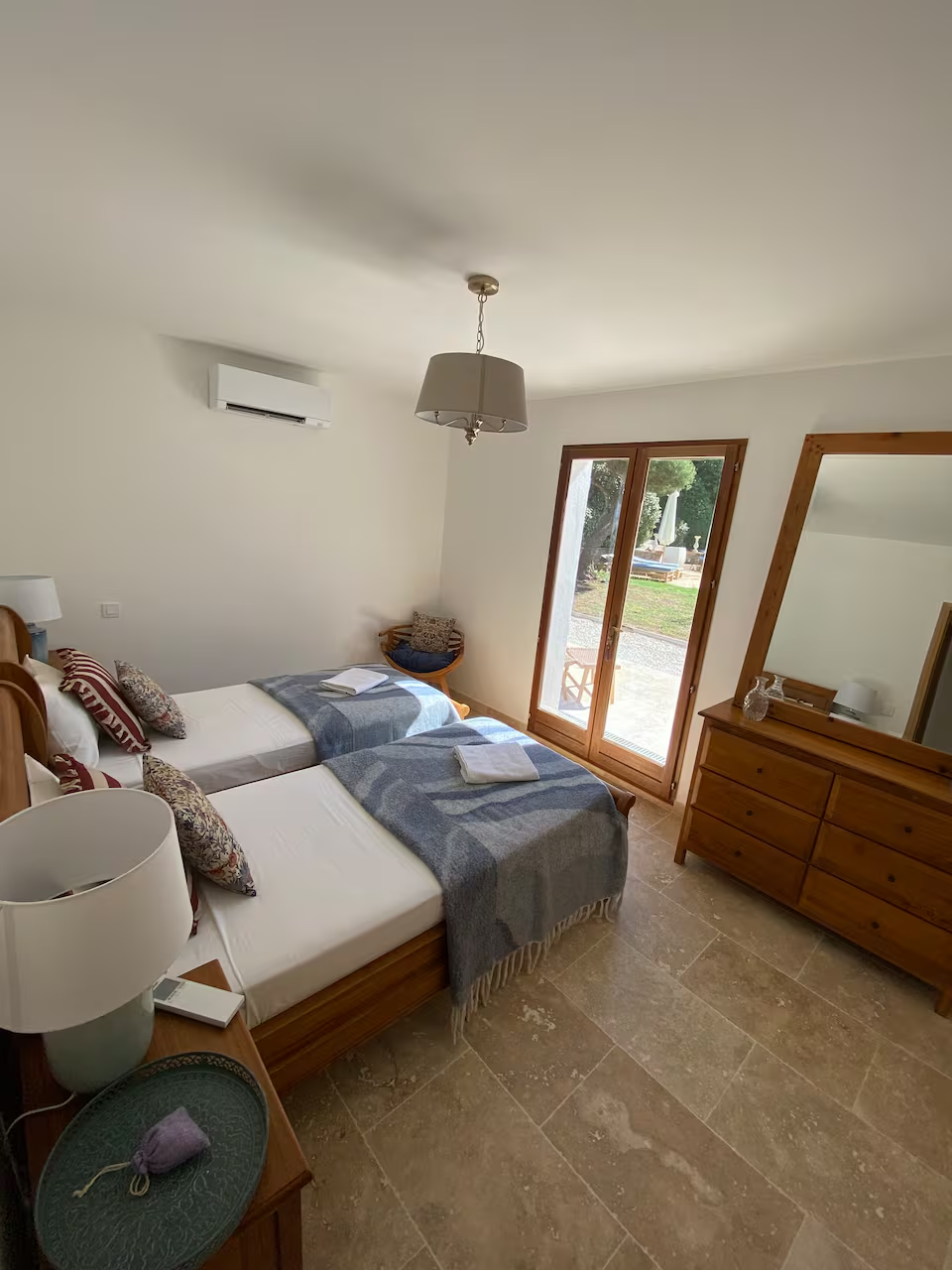 Bedrooms image 3